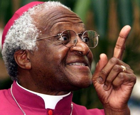 Onore a Desmond Tutu