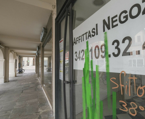 Negozi chiusi e centro in crisi: la giunta Cittadin brancola nel buio